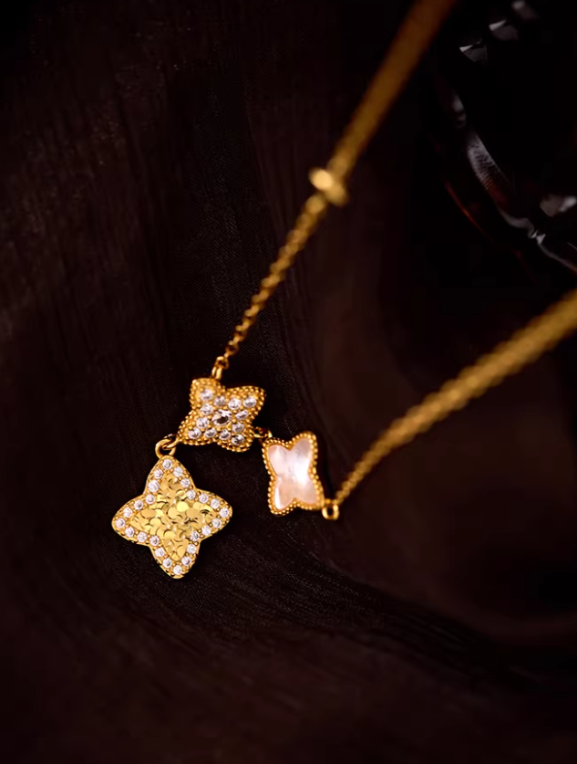 Clover Frost Shell Pendant Necklace