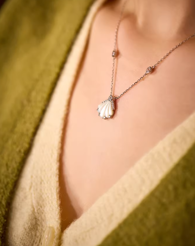 Seashell Glow Pendant Necklace